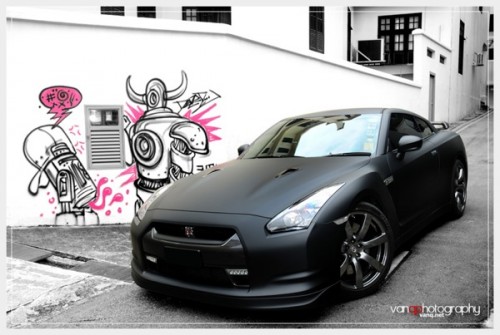 flat-black-nissan-gt_r-03-500x335.jpg