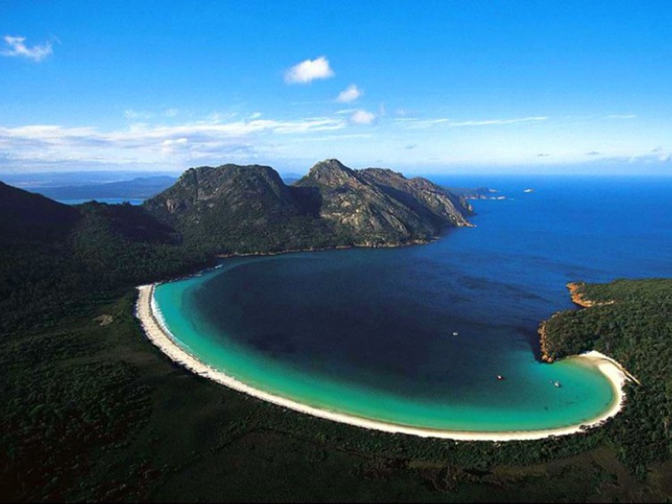 Wineglass_Bay.jpg